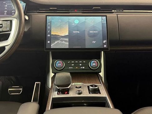 Used 2023 Land Rover Range Rover SE image 24