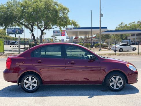Used 2011 Hyundai Accent GLS image 6