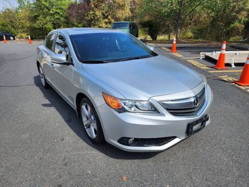 Used 2013 Acura ILX w/ Technology Package image 2