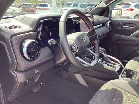 Used 2025 Chevrolet Colorado Z71 image 11