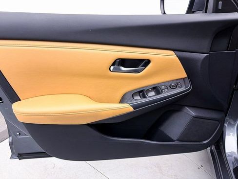 Used 2022 Nissan Sentra SV w/ SV Premium Package image 15