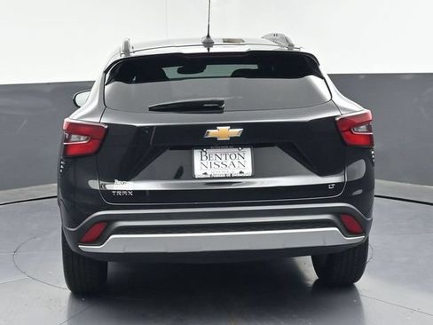 Used 2025 Chevrolet Trax LT w/ LT Convenience Package FWD image 40