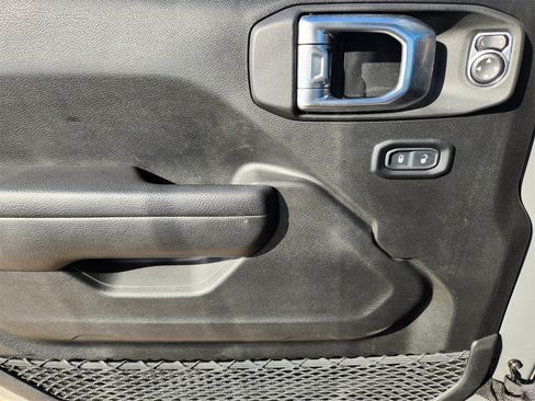 Used 2023 Jeep Gladiator Rubicon w/ Trailer Tow Package image 33