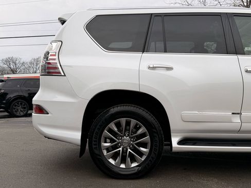 Used 2016 Lexus GX 460 Luxury w/ Preferred Accessory Package image 16