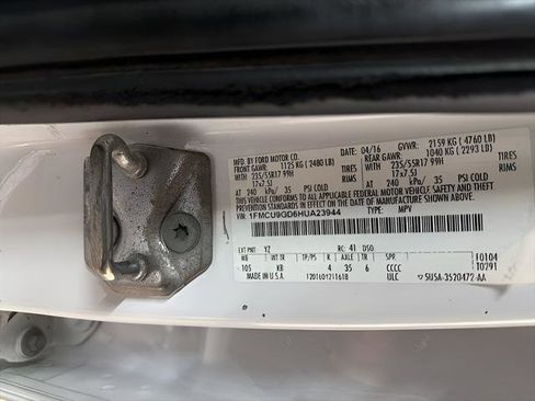 Used 2017 Ford Escape SE image 26