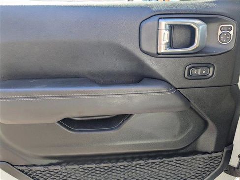 Used 2022 Jeep Gladiator Overland w/ Popular Equipment Package image 9