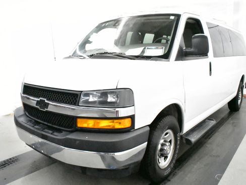Used 2023 Chevrolet Express 3500 LS image 7