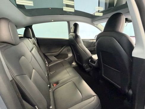 Used 2024 Tesla Model Y 2WD image 12