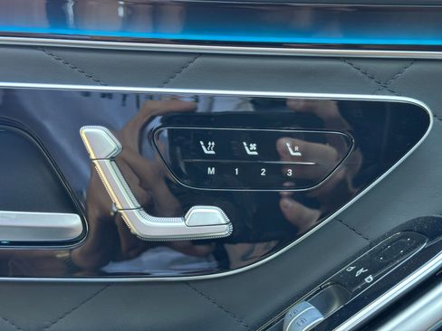 Used 2022 Mercedes-Benz S 580 4MATIC Sedan w/ AMG Line Package image 19