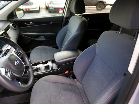 Used 2020 Kia Sorento AWD V6 image 5