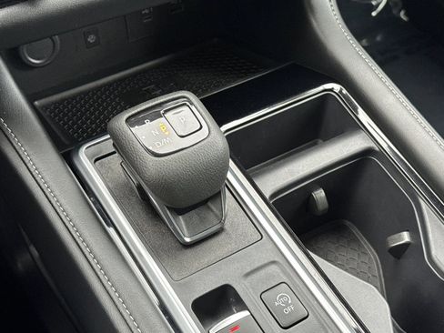 Used 2024 Nissan Pathfinder SL w/ SL Premium Package image 19