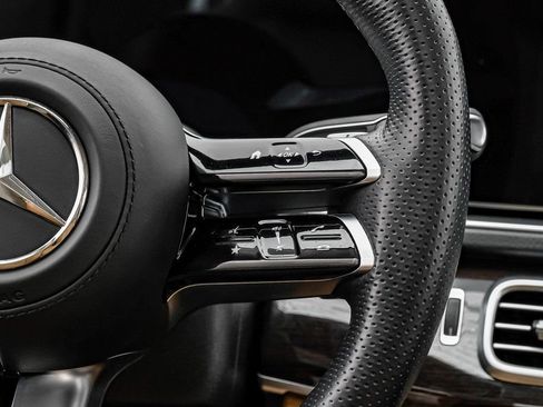 Used 2024 Mercedes-Benz GLS 580 4MATIC image 18