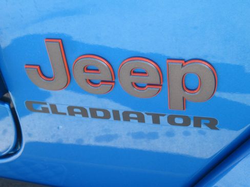 Used 2022 Jeep Gladiator Mojave w/ Cold Weather Group AWD/4WD image 7