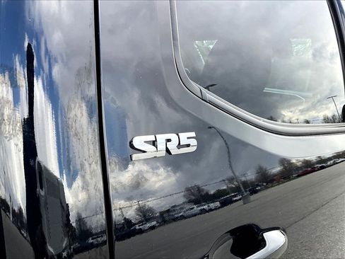 Used 2023 Toyota Tacoma SR5 AWD/4WD image 28