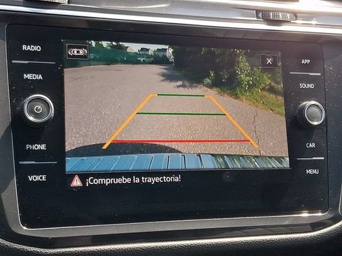 Certified 2023 Volkswagen Tiguan SE w/ Panoramic Sunroof Package FWD image 18