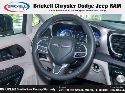 Used 2022 Chrysler Pacifica Touring-L FWD image 19