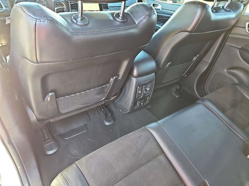 Used 2020 Jeep Grand Cherokee Altitude image 19