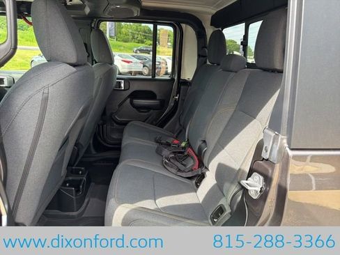 Used 2025 Jeep Gladiator Sport AWD/4WD image 21
