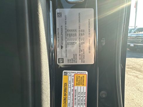 Used 2023 Cadillac Escalade ESV Premium Luxury image 34