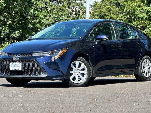 Used 2022 Toyota Corolla LE FWD image 1