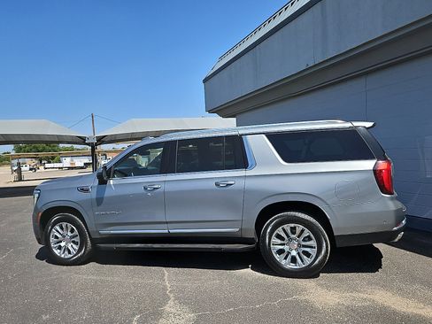Used 2025 GMC Yukon XL Denali AWD/4WD image 2