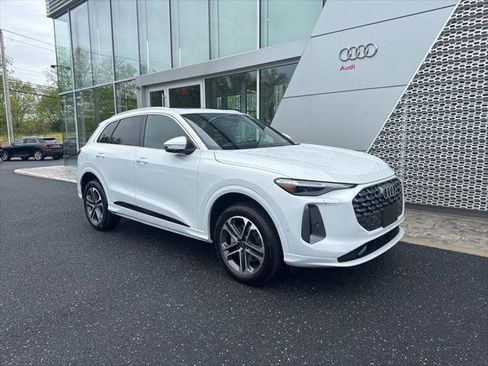 Certified 2025 Audi Q5 Premium w/ Premium Plus AWD/4WD image 1