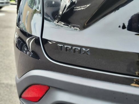 Used 2024 Chevrolet Trax RS FWD image 11