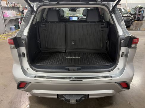 Used 2022 Toyota Highlander Platinum AWD/4WD image 32