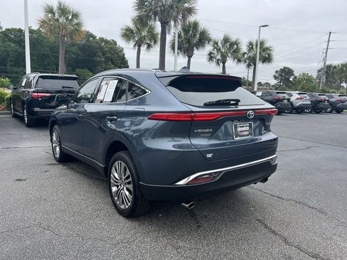 Used 2024 Toyota Venza XLE AWD/4WD image 8