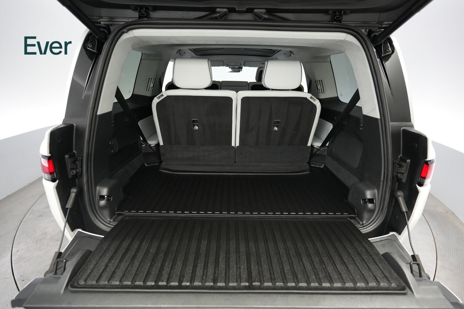 Used 2024 Rivian R1S Adventure Dual AWD/4WD image 8