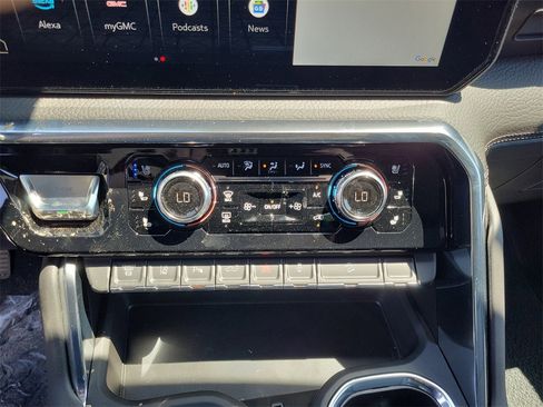 New 2025 GMC Sierra 2500 Denali w/ Denali Reserve Package image 26