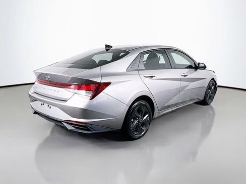 Used 2023 Hyundai Elantra SEL FWD image 6