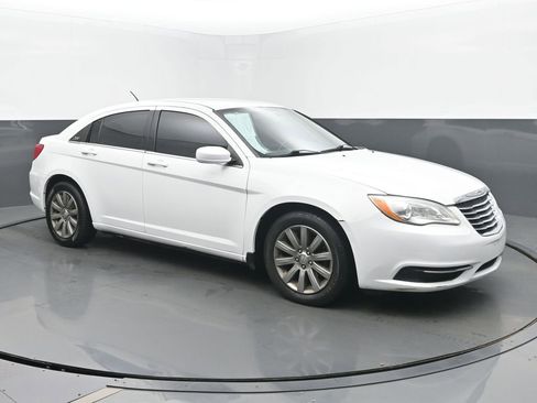 Used 2014 Chrysler 200 Touring image 7