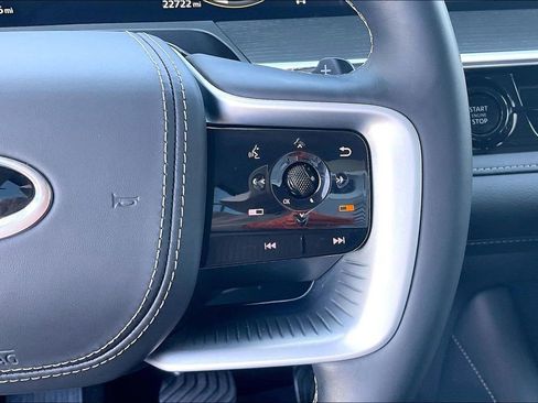 Used 2025 INFINITI QX80 Sensory image 14