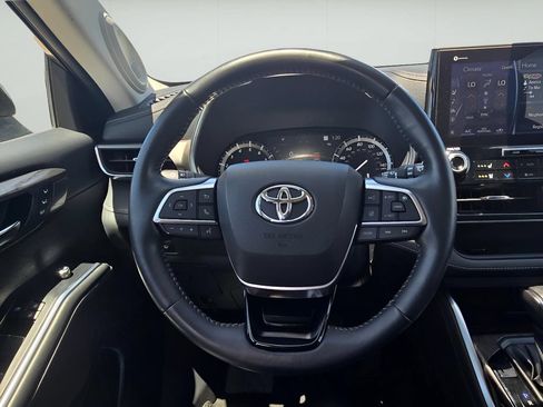 Used 2021 Toyota Highlander Limited AWD/4WD image 11