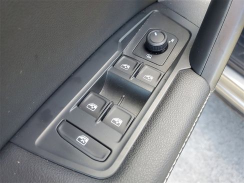 Used 2023 Volkswagen Tiguan S image 19