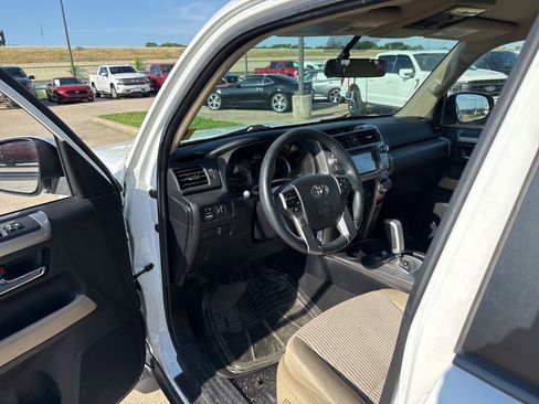 Used 2017 Toyota 4Runner SR5 RWD image 21