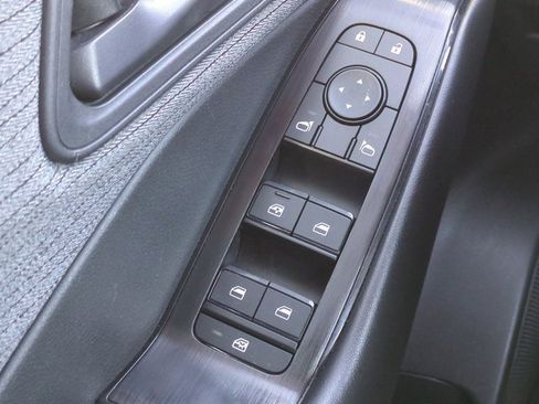 Used 2023 Nissan Rogue S image 22