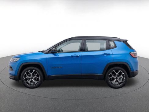 Used 2025 Jeep Compass Limited AWD/4WD image 4