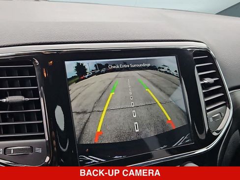 Used 2022 Jeep Grand Cherokee Laredo X RWD image 28