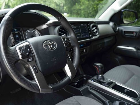 Used 2023 Toyota Tacoma SR5 RWD image 17
