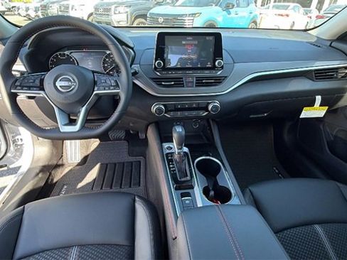New 2025 Nissan Altima 2.5 SR image 17