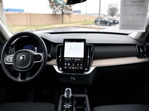 Certified 2025 Volvo XC90 B6 Plus image 15