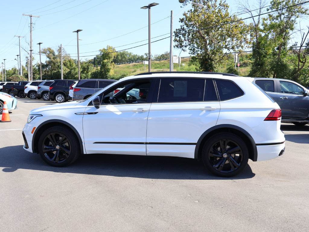 Used 2024 Volkswagen Tiguan SE R-Line FWD image 2