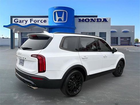 Used 2022 Kia Telluride SX w/ SX Prestige Package image 2