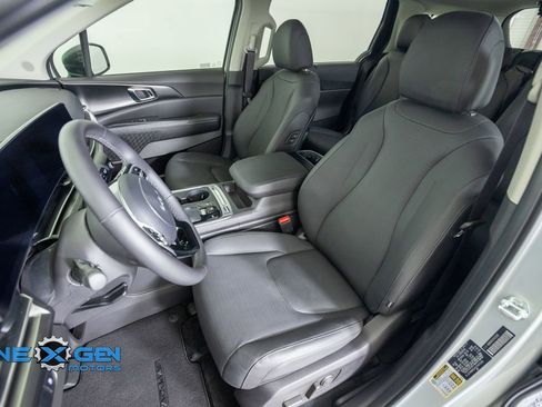 Used 2026 Kia Carnival SX Prestige FWD image 24