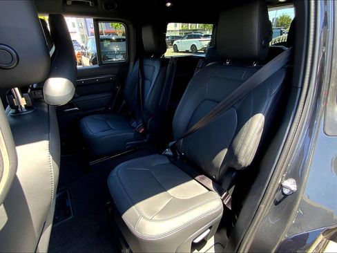 New 2025 Land Rover Defender 130 X-Dynamic SE image 11