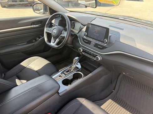 Used 2021 Nissan Altima 2.5 SV w/ SV Premium Package FWD image 4