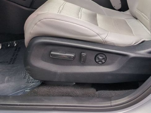 Used 2018 Honda CR-V Touring image 24