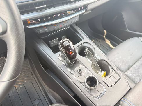 Used 2025 Cadillac XT4 Sport FWD image 33